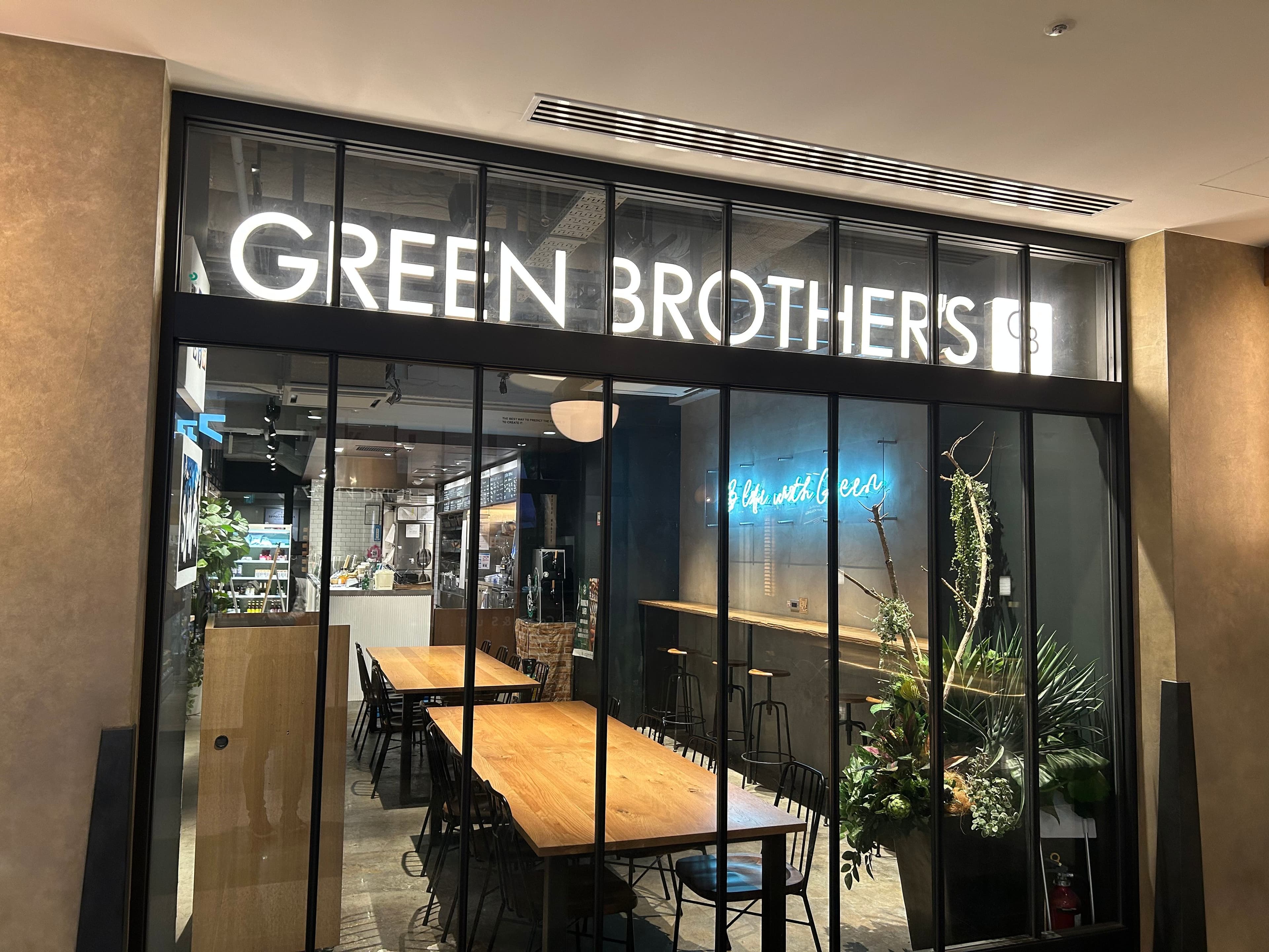 GREEN BROTHERS 青山一丁目店 - Eat Pro Japan